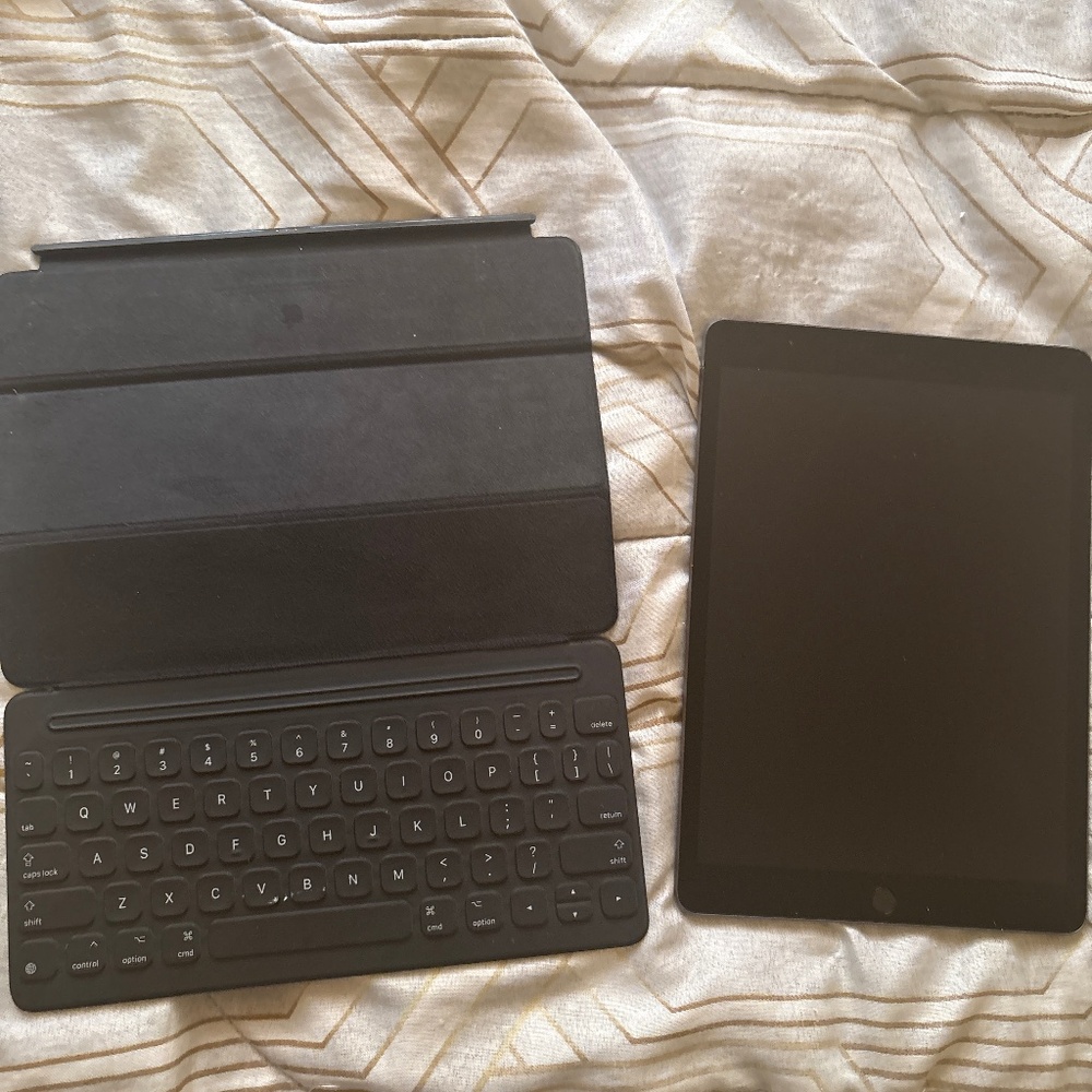 IPad with keyboard/ cover